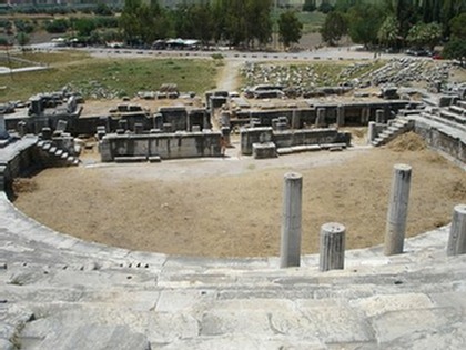 Miletus şehri tiyatrosu oturma yerleri ve sahne binası