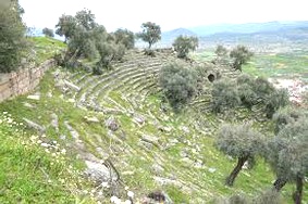 Karya Alinda tiyatrosu yamaca dayalıdırç